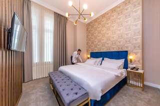 Отель Newport Hotel Kutaisi Кутаиси Улучшенный люкс с кроватью размера «king-size»-1