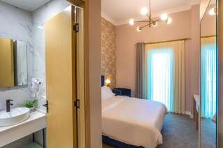 Отель Newport Hotel Kutaisi Кутаиси Стандартный номер с кроватью размера "queen-size"-8