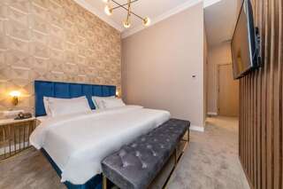 Отель Newport Hotel Kutaisi Кутаиси Улучшенный люкс с кроватью размера «king-size»-3