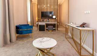 Отель Newport Hotel Kutaisi Кутаиси Улучшенный люкс с кроватью размера «king-size»-4