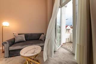 Отель Newport Hotel Kutaisi Кутаиси Улучшенный люкс с кроватью размера «king-size»-6
